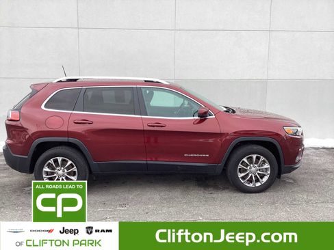 Certified 2020 Jeep Cherokee Latitude Plus w/ Cold Weather Group image 4