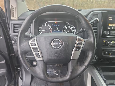 Used 2024 Nissan Titan SV w/ SV Convenience Package image 16