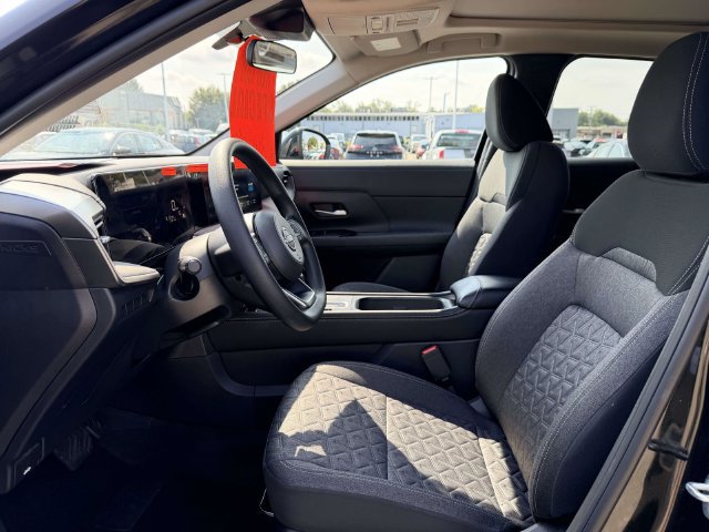 Certified 2025 Nissan Kicks SV w/ SV Premium Package AWD/4WD image 16