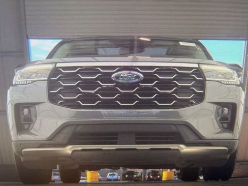 Used 2025 Ford Explorer Platinum w/ LUX Leather Package image 9
