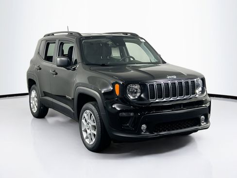 Used 2022 Jeep Renegade Latitude w/ Convenience Group image 3