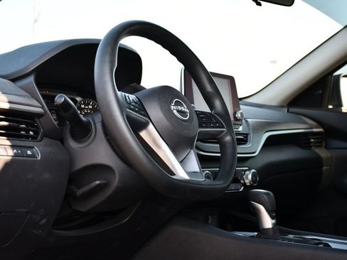 Used 2024 Nissan Altima 2.5 SV FWD image 13