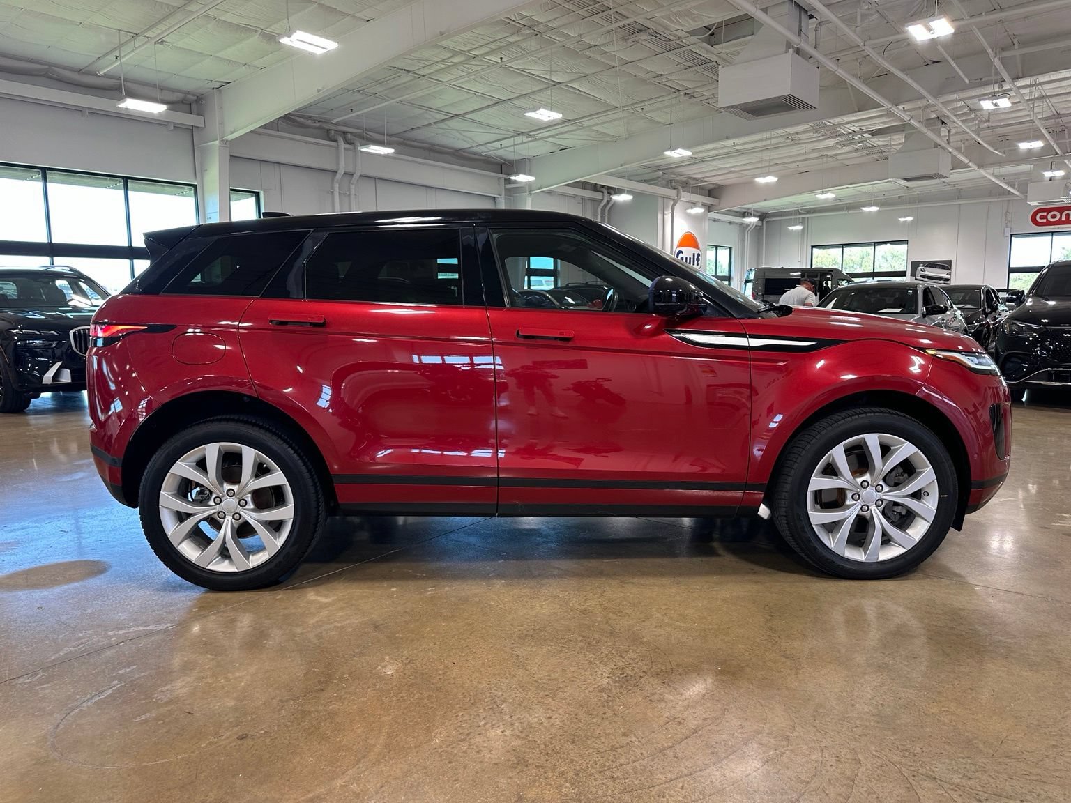 Used 2020 Land Rover Range Rover Evoque SE AWD/4WD image 9