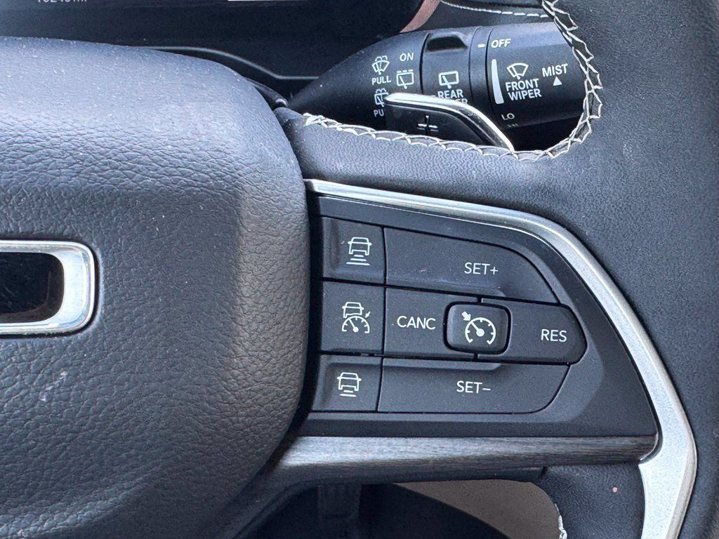 Used 2024 Jeep Grand Cherokee L Limited RWD image 10