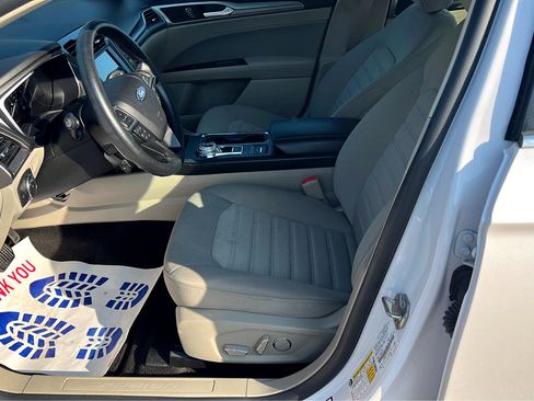 Used 2020 Ford Fusion SE image 11