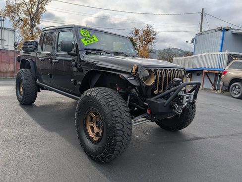 Used 2020 Jeep Gladiator Overland image 2