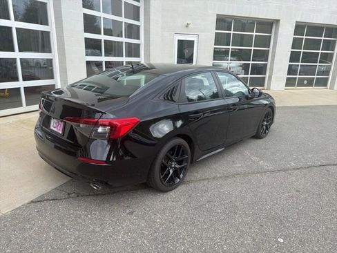 Used 2022 Honda Civic Sport image 2