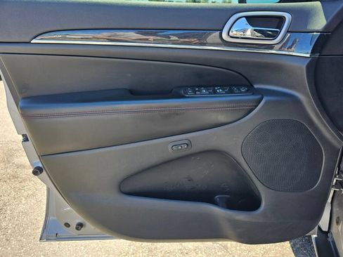 Used 2017 Jeep Grand Cherokee Trailhawk w/ Trailhawk Luxury Group AWD/4WD image 21