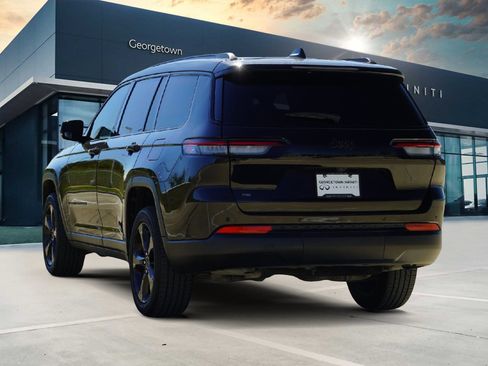 Used 2022 Jeep Grand Cherokee L Laredo image 7