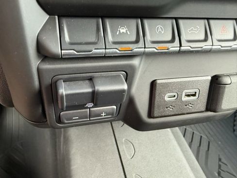 Used 2024 Chevrolet Silverado 1500 Custom Trail Boss w/ Dark Appearance Package image 36