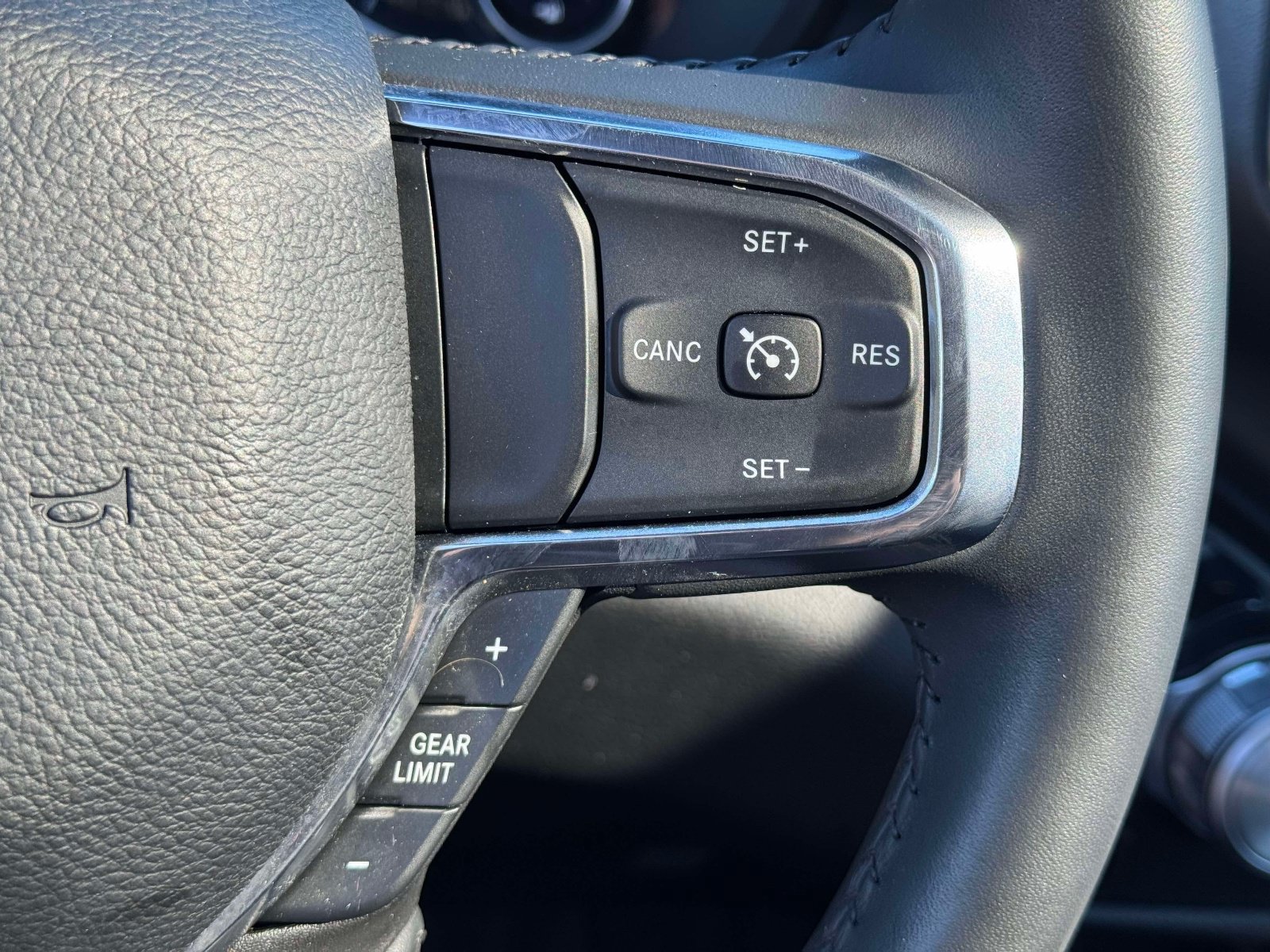 Used 2024 RAM 1500 Laramie AWD/4WD image 21