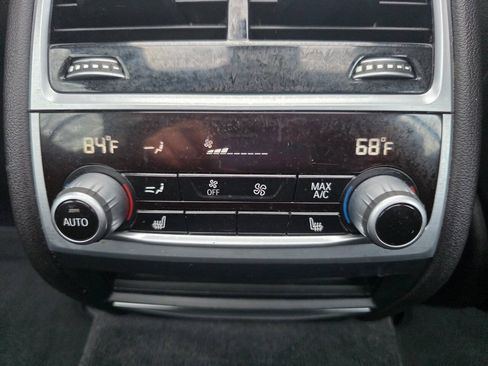 Used 2019 BMW 740i xDrive AWD/4WD image 32