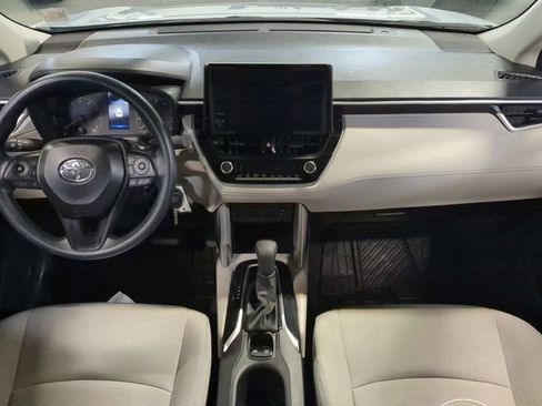 Used 2025 Toyota Corolla Cross L image 14
