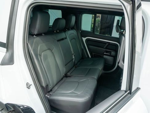 Used 2023 Land Rover Defender 110 image 12