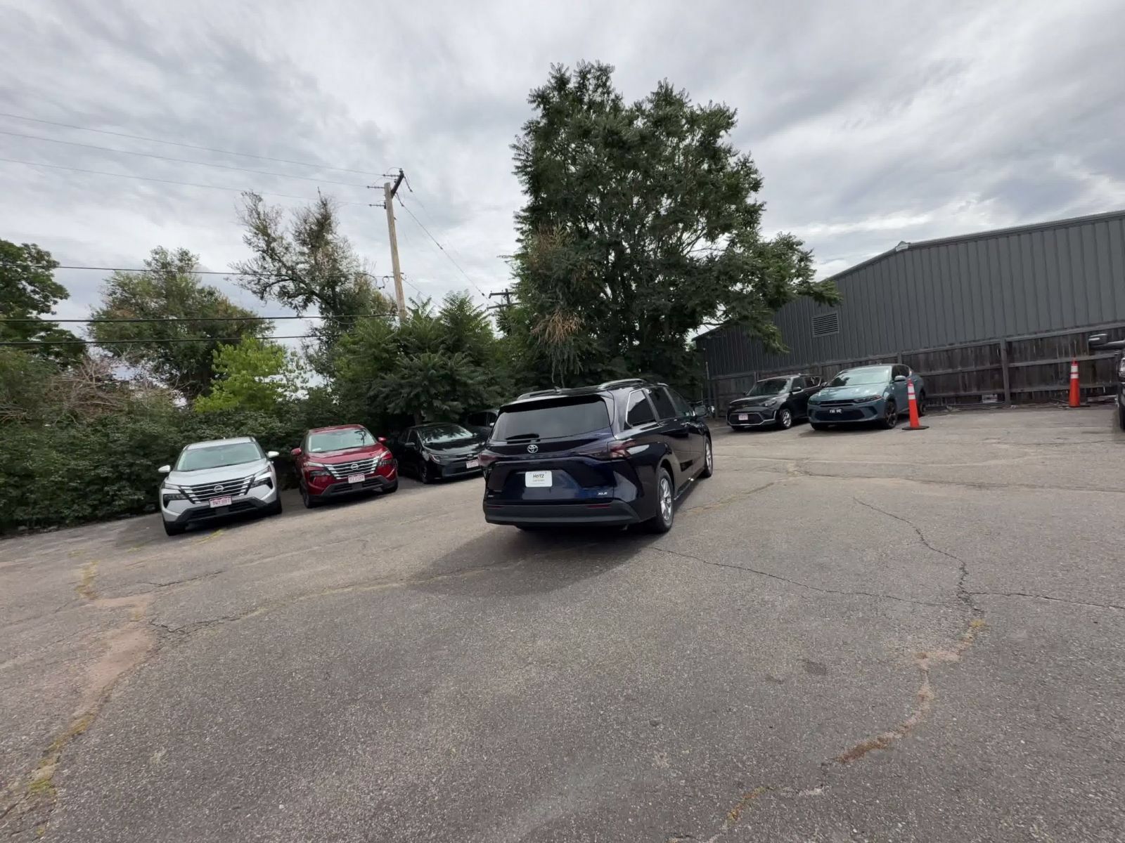 Used 2025 Toyota Sienna XLE FWD image 9