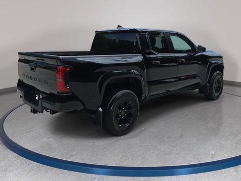 Used 2024 Toyota Tacoma SR5 AWD/4WD image 5