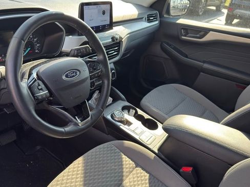 Used 2022 Ford Escape SE w/ SE Sport Appearance Package AWD/4WD image 9