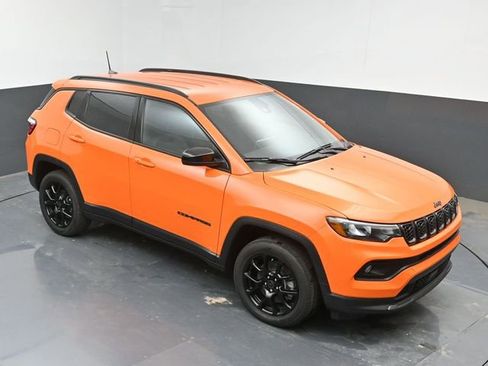 Used 2026 Jeep Compass Latitude AWD/4WD image 37