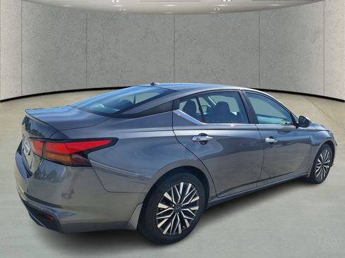 Used 2025 Nissan Altima 2.5 SV w/ SV Premium Package image 5