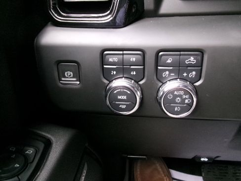 Used 2023 GMC Sierra 1500 AT4 w/ AT4 Premium Package image 23