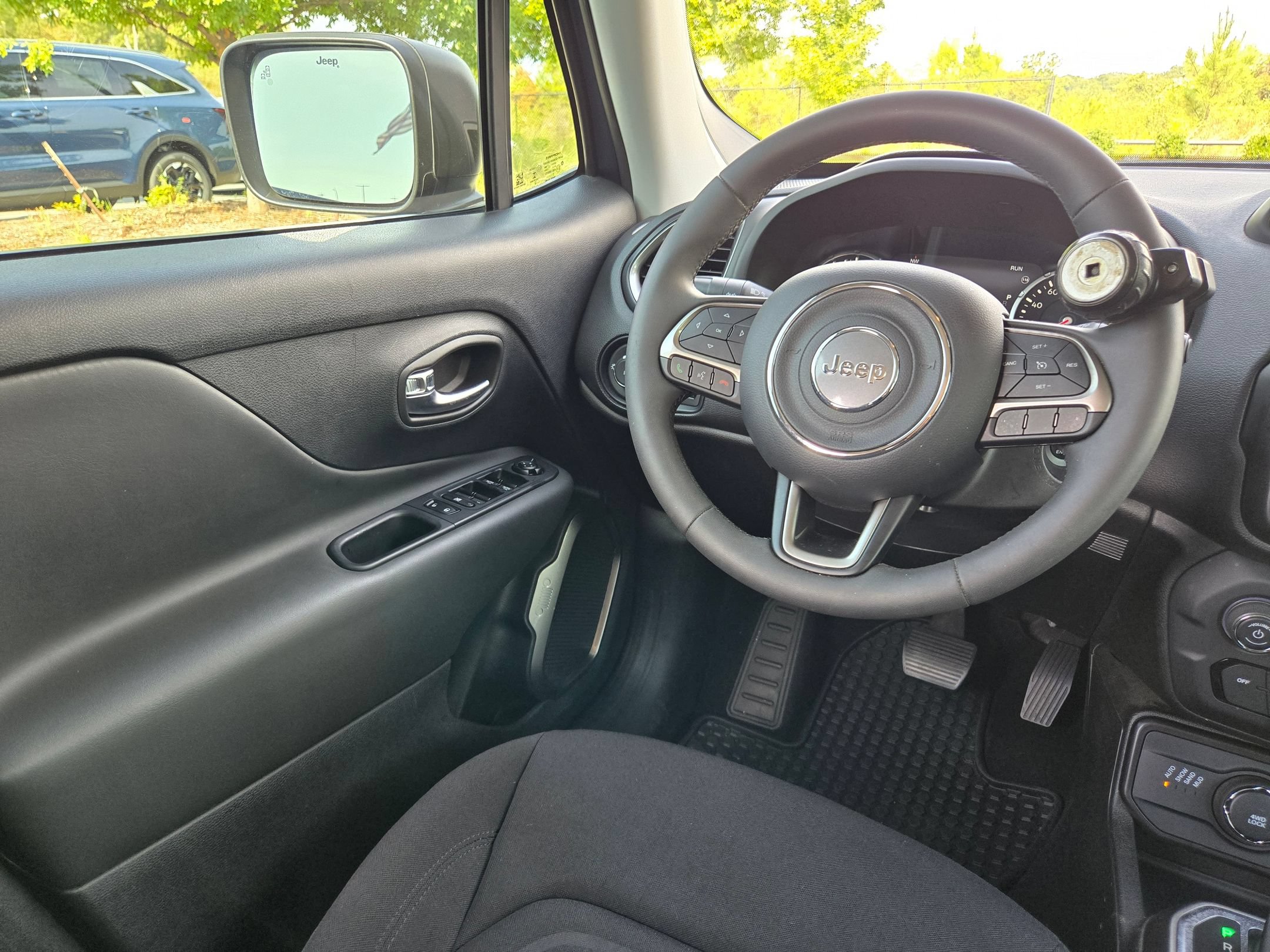 Used 2022 Jeep Renegade Latitude AWD/4WD image 9