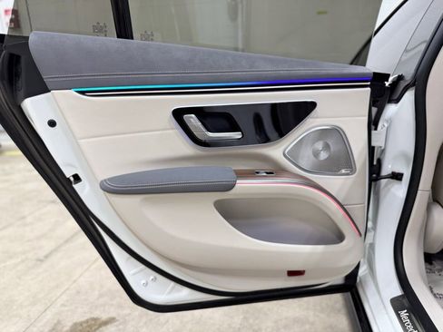 Used 2023 Mercedes-Benz EQS 580 4MATIC Sedan image 36