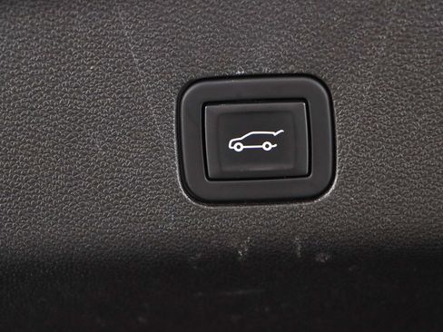 Used 2023 GMC Yukon SLT image 35