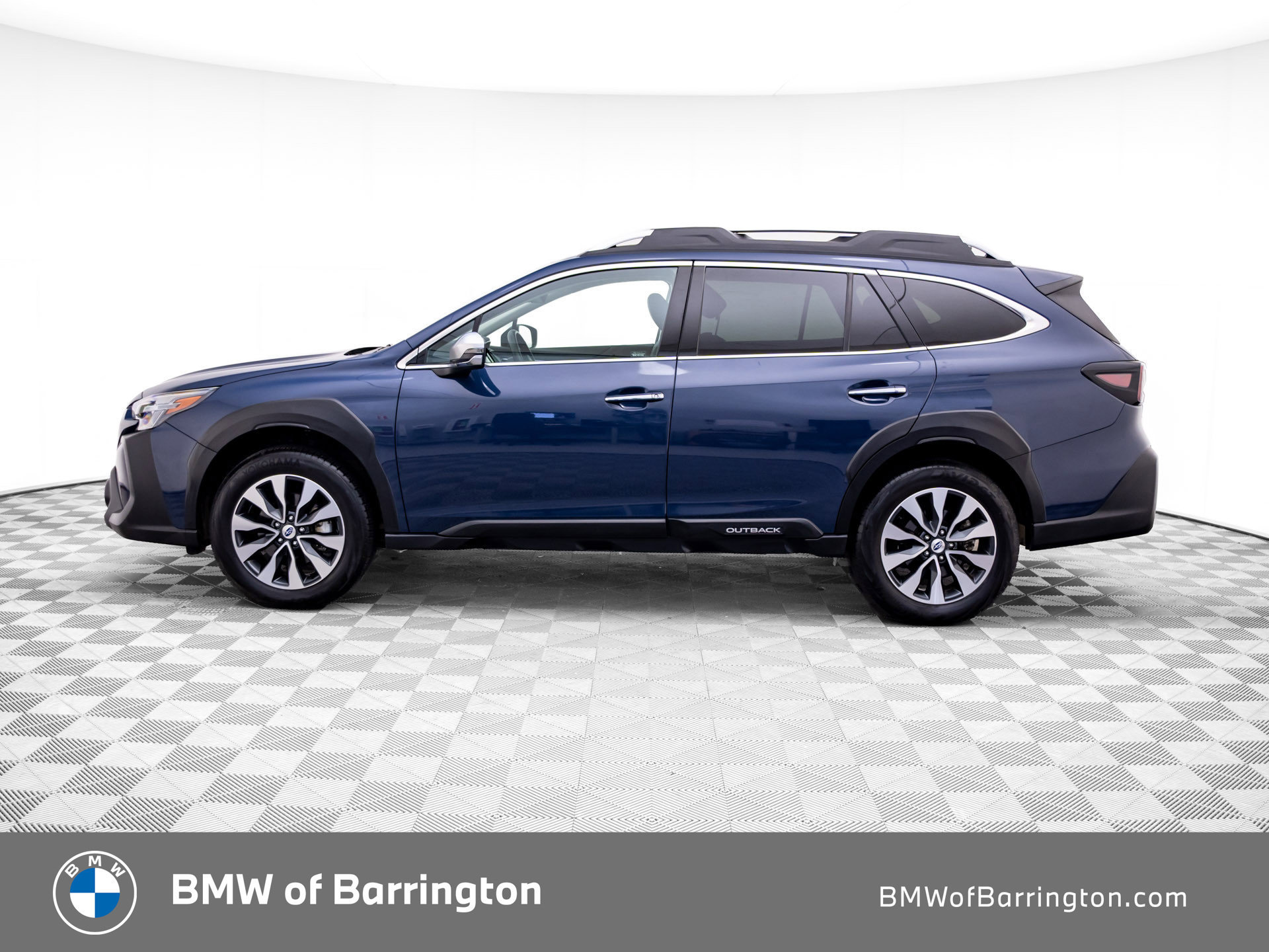 Used 2023 Subaru Outback Touring XT AWD/4WD image 2