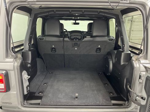 Used 2022 Jeep Wrangler Unlimited Sahara AWD/4WD image 22