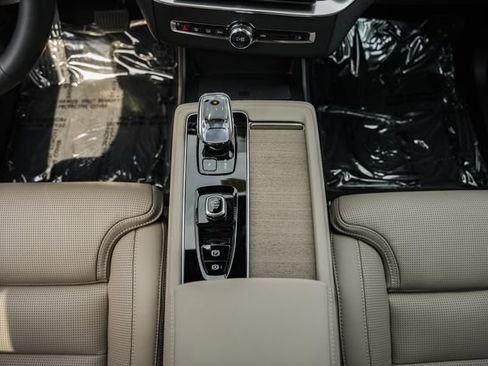 New 2026 Volvo XC90 T8 Ultra w/ Protection Package Premier AWD/4WD image 28