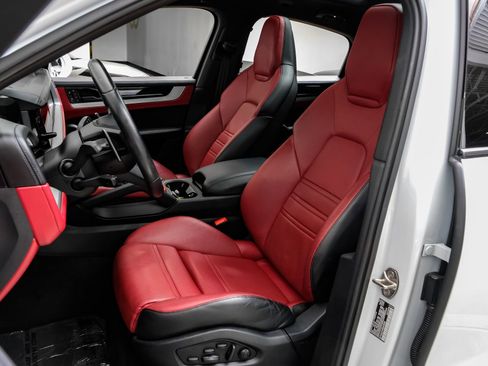 Used 2024 Porsche Cayenne Base image 34