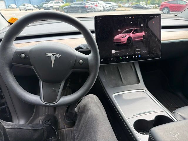 Used 2025 Tesla Model Y Long Range AWD/4WD image 18