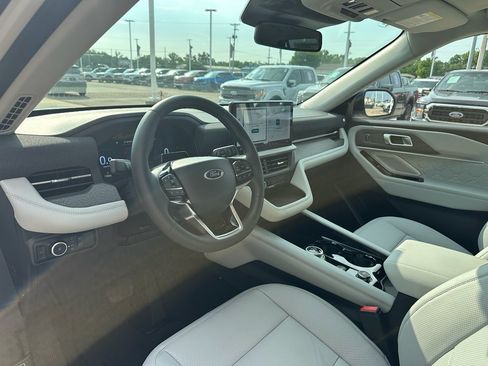 New 2026 Ford Explorer Platinum w/ LUX Leather Package AWD/4WD image 13