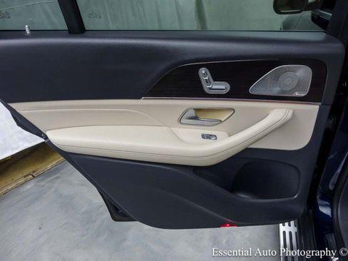 Used 2020 Mercedes-Benz GLS 450 4MATIC image 30