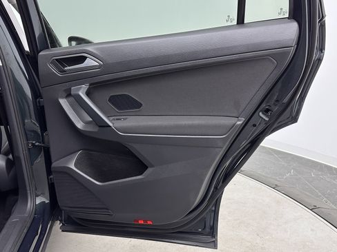 Used 2019 Volkswagen Tiguan S image 28