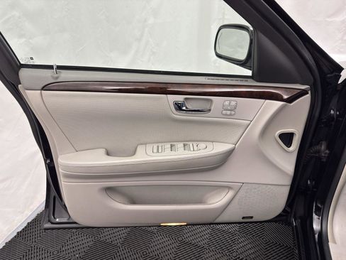 Used 2011 Cadillac DTS Premium image 15