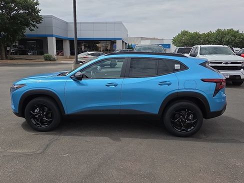 New 2026 Chevrolet Trax LT w/ Sunroof Package FWD image 2