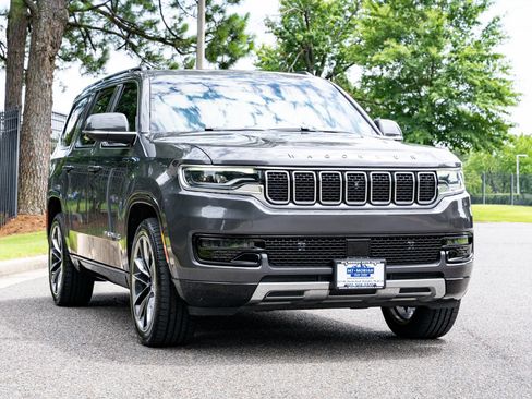 Used 2022 Jeep Wagoneer Series III w/ Premium Group I RWD image 3