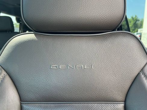 Used 2021 GMC Yukon Denali RWD image 12