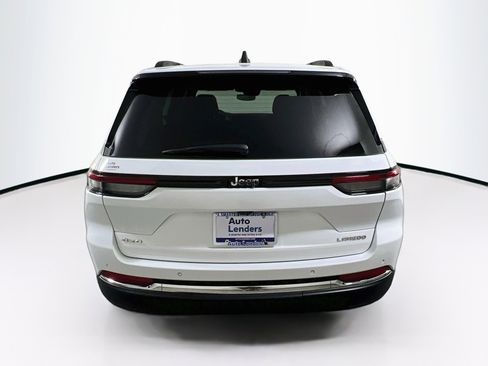Used 2023 Jeep Grand Cherokee Laredo AWD/4WD image 6