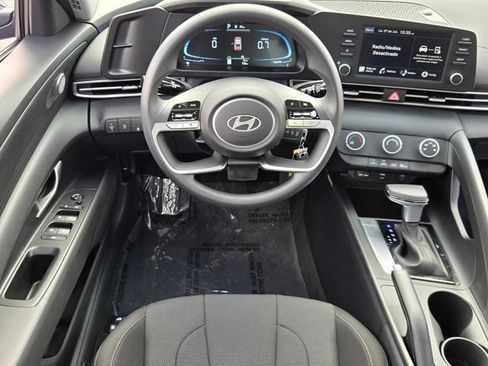 Used 2026 Hyundai Elantra SE FWD image 13