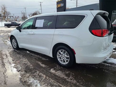 Used 2024 Chrysler Voyager LX image 8