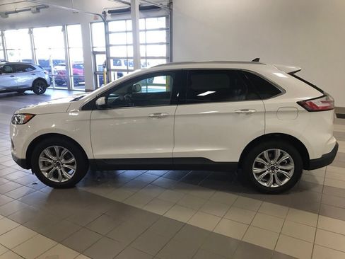 Used 2022 Ford Edge Titanium AWD/4WD image 2