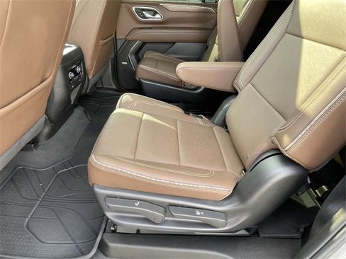 Certified 2024 Chevrolet Suburban High Country image 11