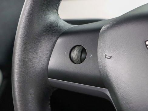 Used 2021 Tesla Model Y Long Range AWD/4WD image 13