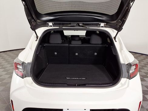 Used 2020 Toyota Corolla Hatchback image 8