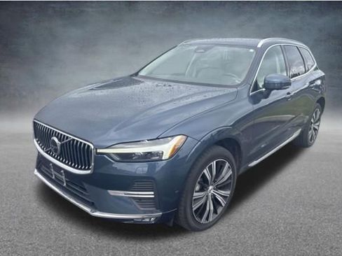 Used 2023 Volvo XC60 B5 Plus w/ Climate Package AWD/4WD image 3
