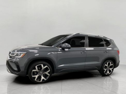 Used 2022 Volkswagen Taos SEL w/ Panoramic Sunroof Package AWD/4WD image 8