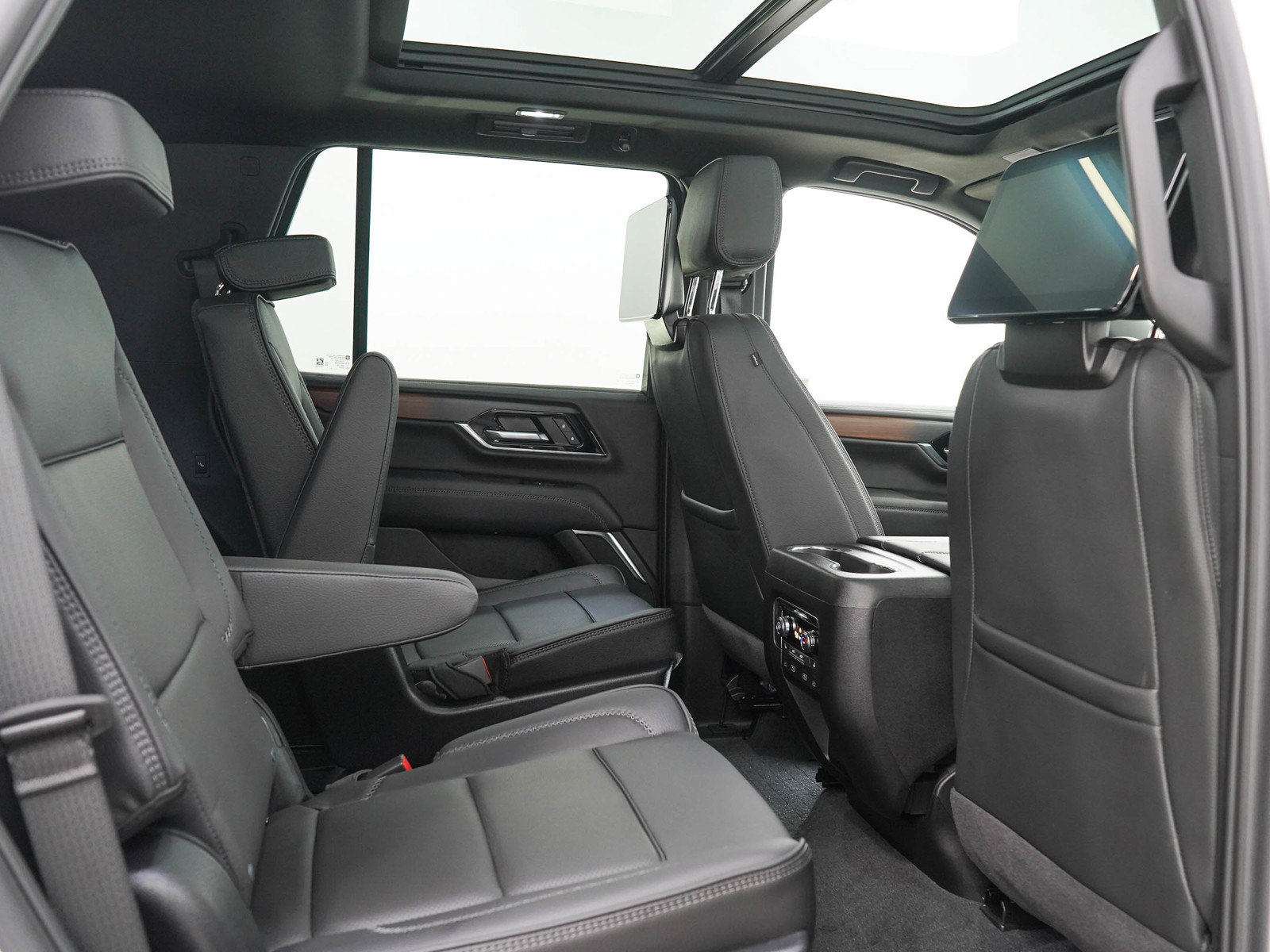 Used 2025 GMC Yukon Denali w/ Denali Reserve Package AWD/4WD image 14