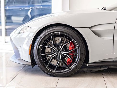 Used 2023 Aston Martin V8 Vantage Coupe image 8